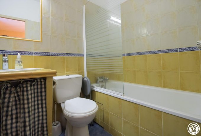 31G300454-f49e43bcdc2441debfc9f48382e095d6