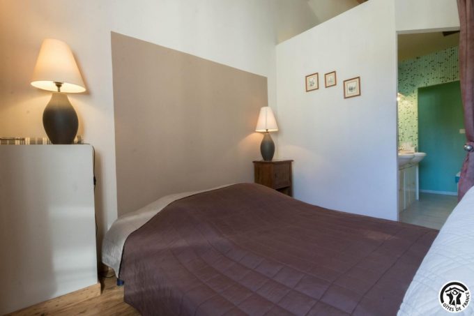 31G301028-d48326db12c842c8a0661b42c3f72e00