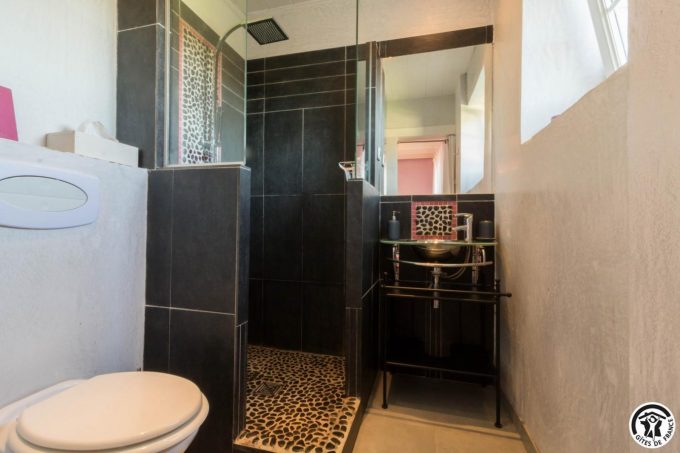 31G301028-fe0ba5d645fa4584b265691f2a5c9c1f