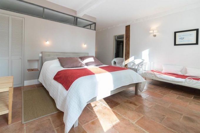 31G301198-50ffadf627d847edb848c40aca83168c