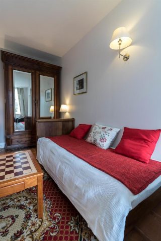 31G301198-693d3114a94844e09b0ce679b24615dc