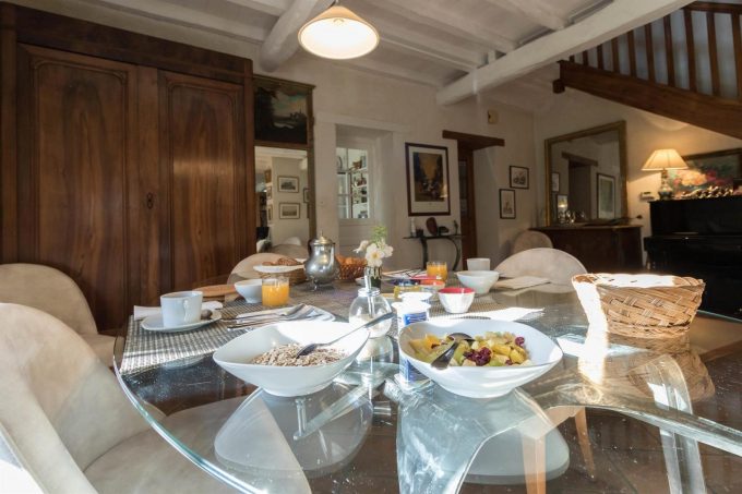 31G301198-aa7d45b12ca94250a886b0f8296cb4bd