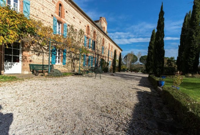 31G301198-b7c3c93ce9924bb7ae503bf04361d87e