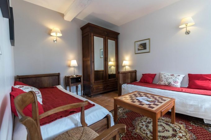 31G301198-c23b8a840bc14b1fbc192bf2bdd8b400