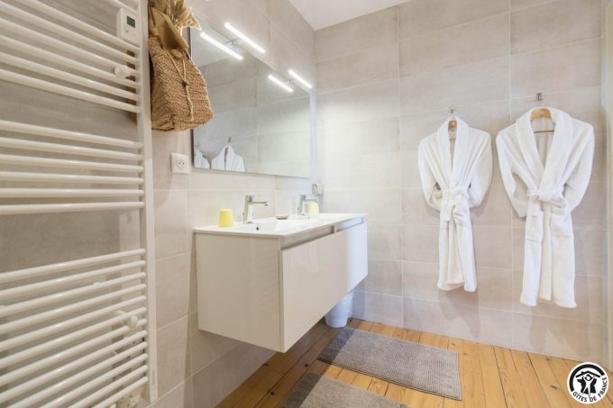 31G301569-18dd294d0349419898d93b918cd4b53d