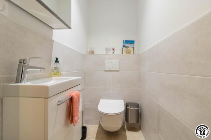 31G301569-4fa9c3026bb24c94ae1c4f7474e54a63