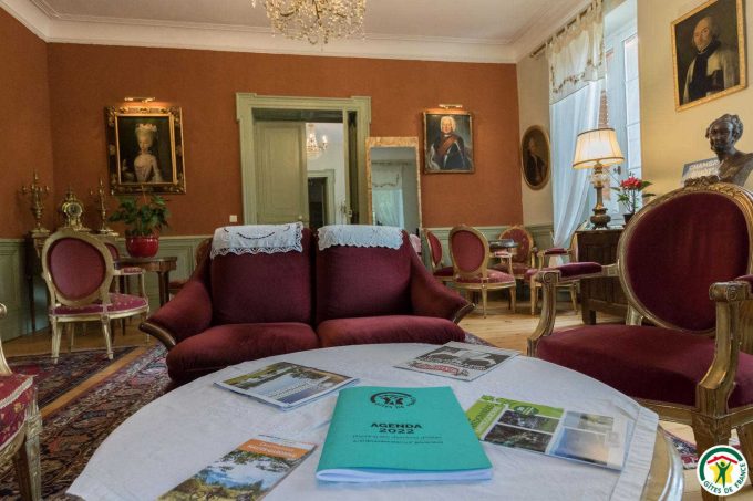 31G301577-0a9ac9e519dc4dc080a6a1ac702d725d