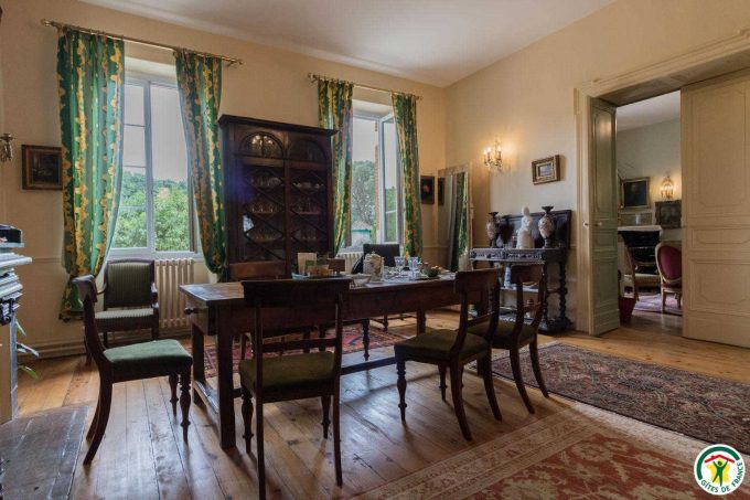 31G301577-3e71a8bb8f2442cb881081d0516a5809