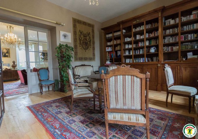 31G301577-420918b9a1954acc97069329a50ff7ad