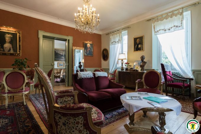 31G301577-58f3a37c70dd4faba7a02f371d557a97