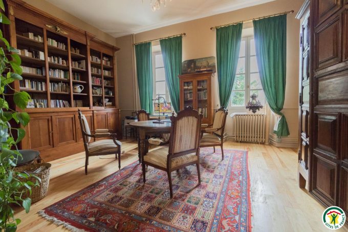 31G301577-6f3282752d4049f0a07192bab49415f0