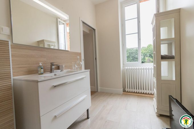 31G301577-7f22519d2eb446a8826b27e37bb5ff92