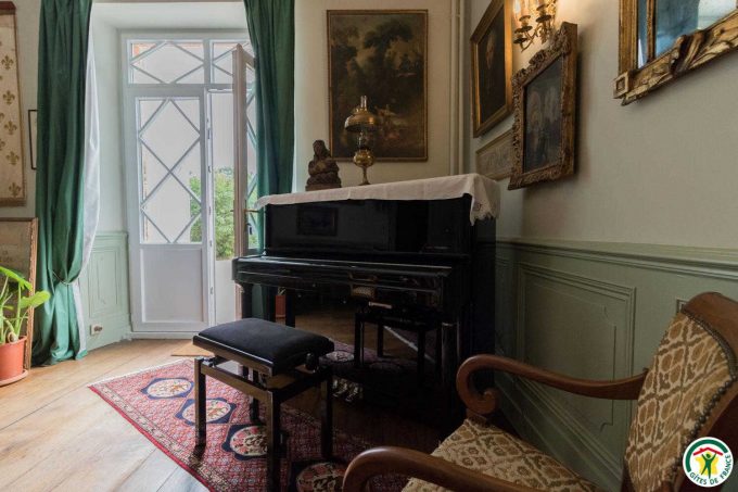 31G301577-ae46e8ce304845bba1e1b333acc92300