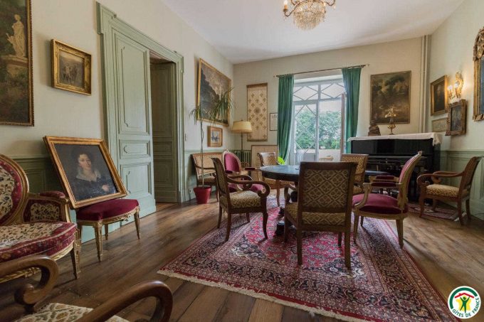 31G301577-cbae6216db8d459c819e09c8e30644cb