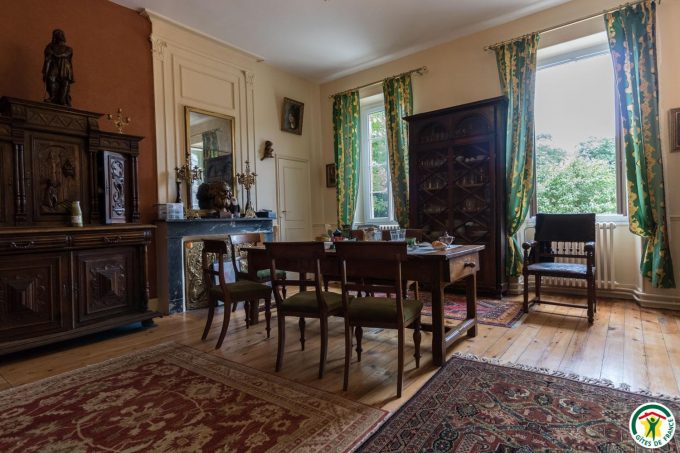 31G301577-fc91e190e9774a5fb3d79e5f1f662508