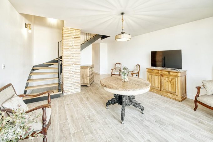 31G301623-225507ae2d8145a9aaf08e9df05f68da