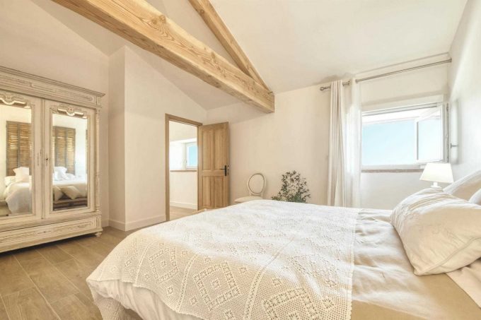 31G301623-d91d5a076b784be2a8a109f93af434a7