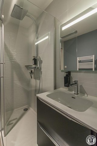 31G301670-b2de2713d6a94f73bd222c6385ee1a00