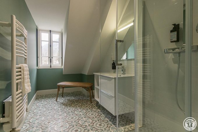 31G301670-c291b7db670448f9845fcff92ea981df