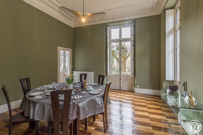 31G301670-d69d808255874f92899a69f6cf650514