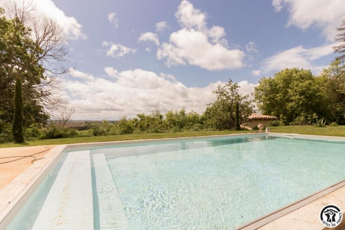 31G301691-423846975b334fd7a241229b56224d36