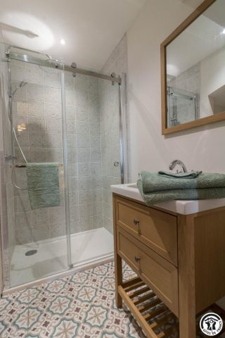 31G301691-b2afae498c6d43c4a3d35e0d30337b47