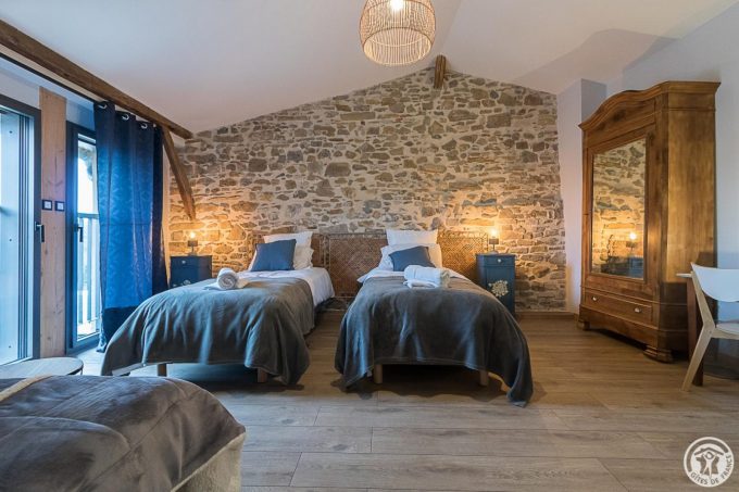 31G301726-13f4d074cde44c50b2eeea9fcfee3320