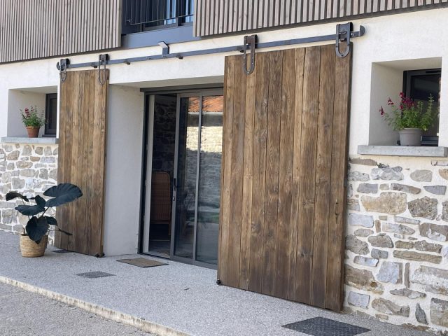 31G301726-2172d3ed26774194a8f5b39ea5c506bd