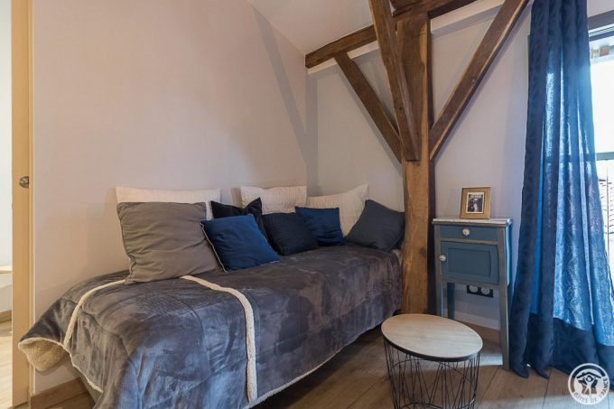 31G301726-f479484079174cd09f6e082603f2f43f