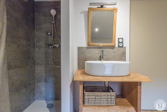 31G301726-fec4a066ea844d33bb1410e4c4ccc8aa