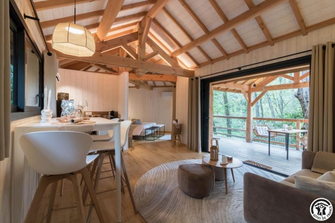 31G301727-494427bedd714a4d92ff50d0a697d578