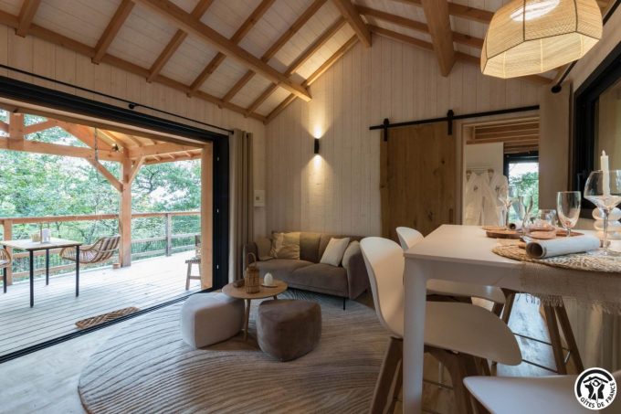 31G301727-784b5f16149b4d5e82fdfbec045f3ad4