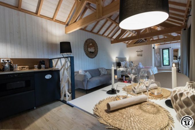 31G301727-8e6eeb8ef66444a79a0c3f844960687b