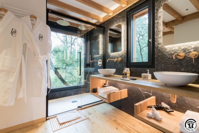 31G301727-9c1292cd7c1144fbb90a90944b9295d8