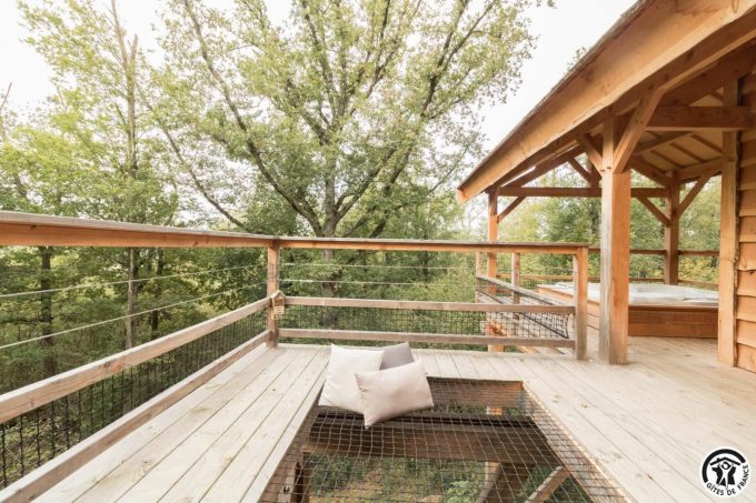 31G301727-fffd2d8922cb46b5bbaea7db9c8e4873