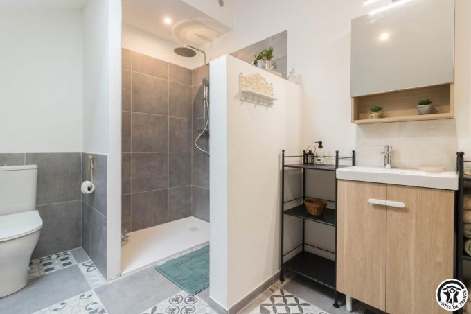 31G301753-22dbfb689e084f6489a7f28724fe834c