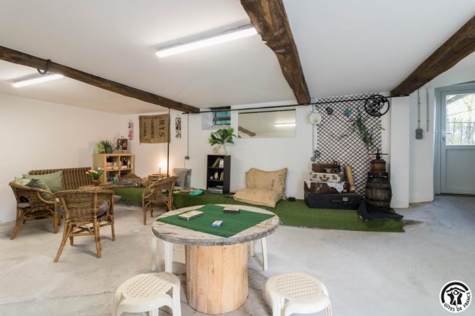 31G301753-6bb905f71f1045588692a62d7b93aade