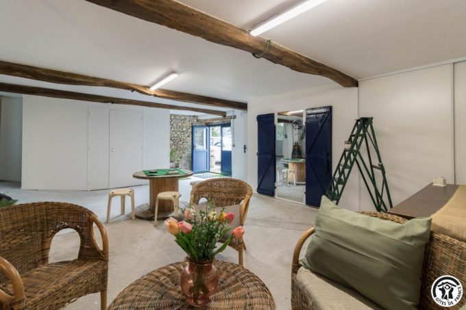 31G301753-e376368af4d843be950557802c73efd6