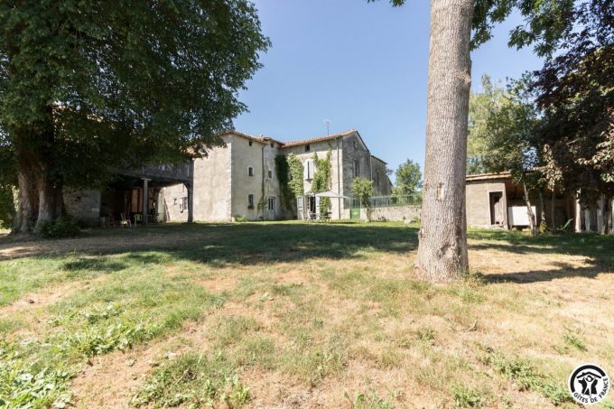 31G301771-aa793221f090442bb91fd8f45843990a