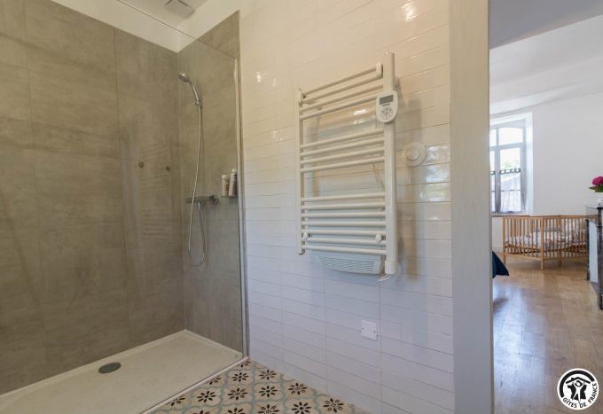 31G301771-f4cc5050bc4a45f28fea0e080edcb932