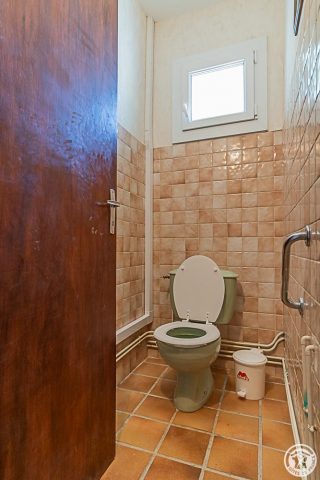 31G301778-3f17c6198c4d4f5eb41687347bf193fe