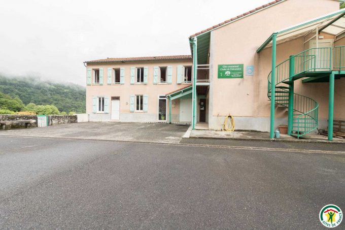 31G400525-34d6764fb621460d93c99d6947d1183d