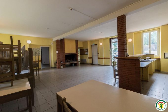 31G400525-3571ef04c24f4264a862a968a7fcb3c1