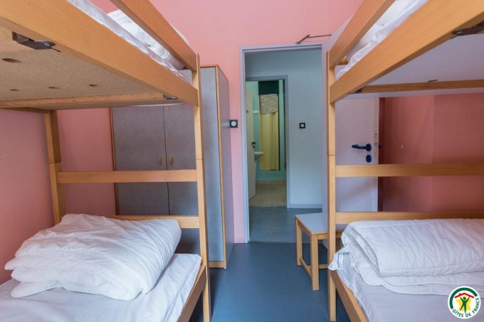 31G400525-3fd8f86775414a6795adbccb09bc751a