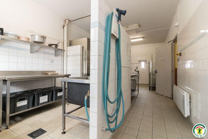 31G400525-722a5a38d27845fe83f68a0415998a33