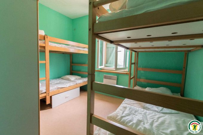 31G400525-75e60f23f45d4f32a22bdabd5b4d823b