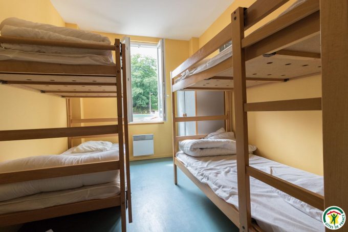 31G400525-8adf695322714f5f89c8fe67708dc87a