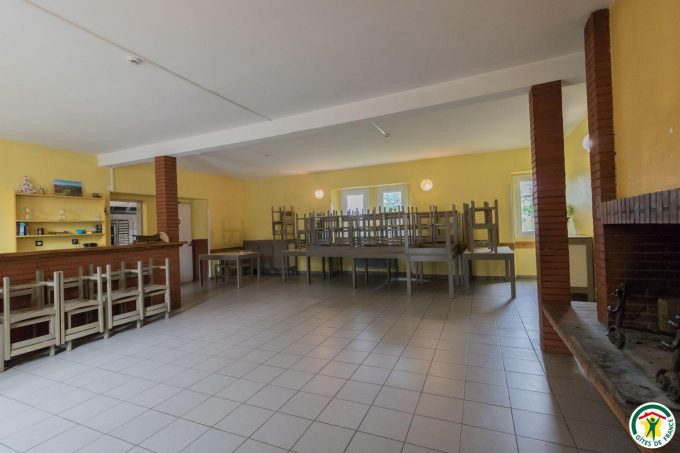 31G400525-b62720fa1b6a4be8adccff127b5c42f3