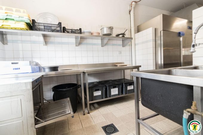 31G400525-bb30a10776ed4914803c4c4681bd9615