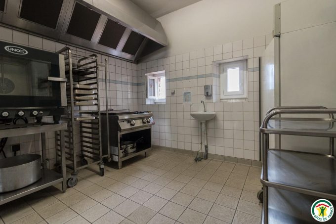 31G400525-c3a0018327284b888706a0a7634e1780